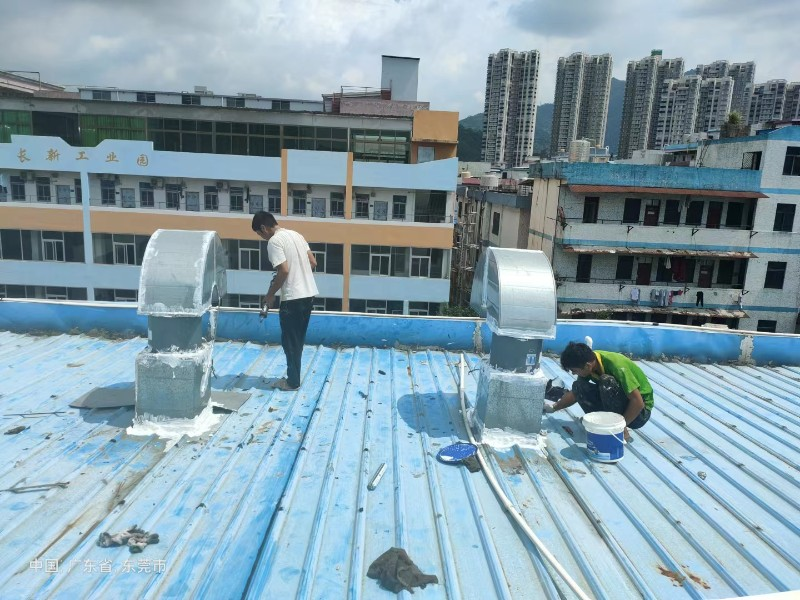 江汉石油管理局钢结构屋面涂料维修方法